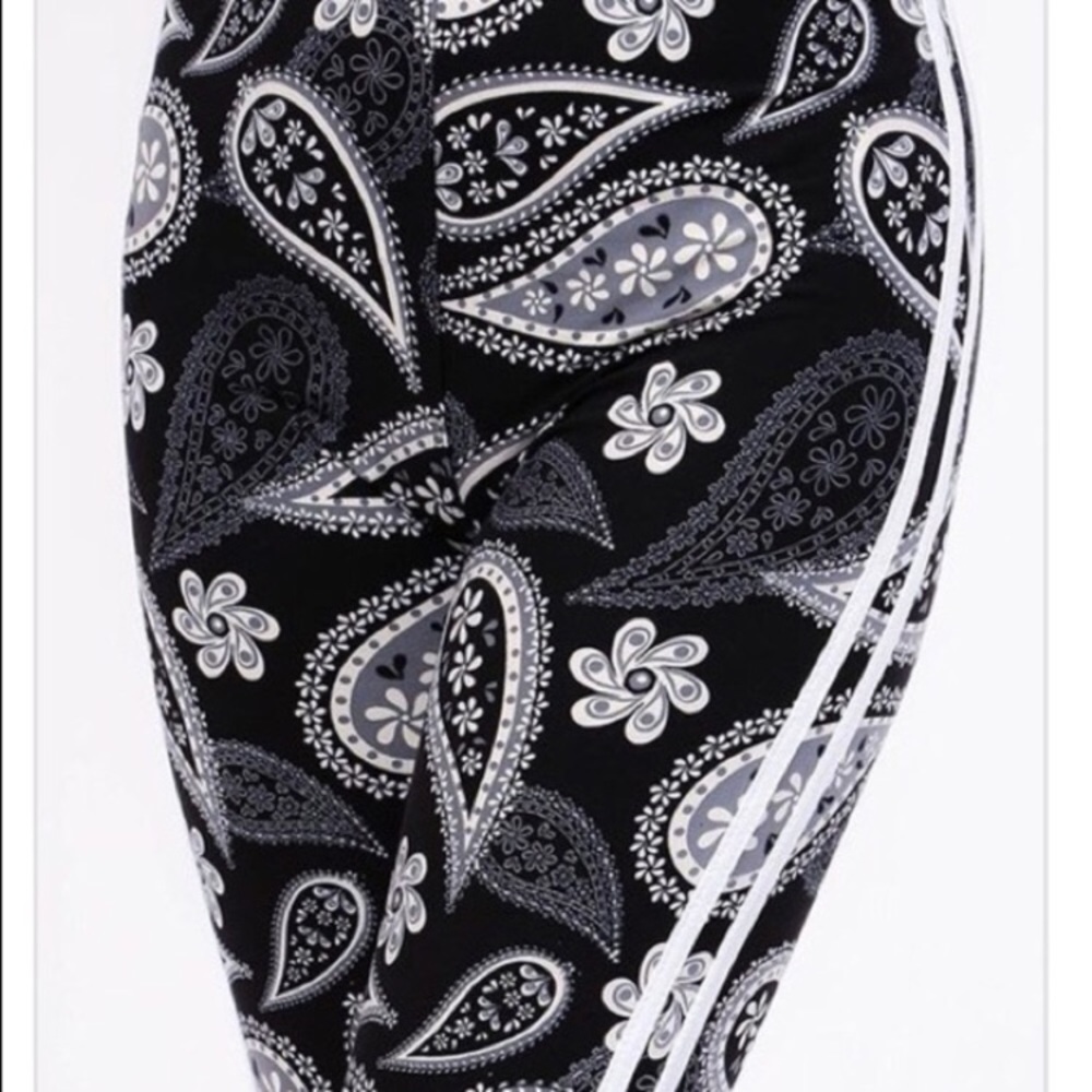 Paisley Print Leggings - Picture 2 of 3